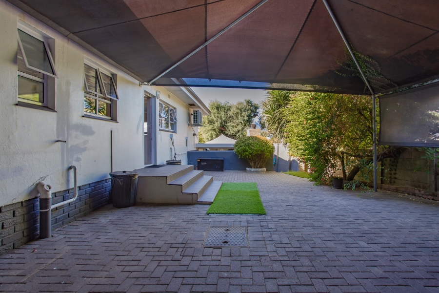 5 Bedroom Property for Sale in Uitsig Western Cape